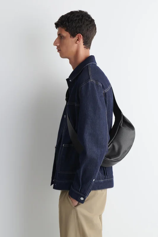 COS Men's Swing Bolso Bandolera De Piel Texturizada in Negro