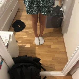 Grön blommig kjol från Zara
