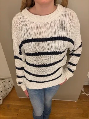 Randig stickad tröja