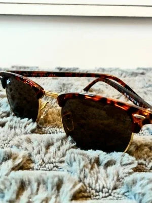 Ray-Ban Clubmaster solglasögon brun