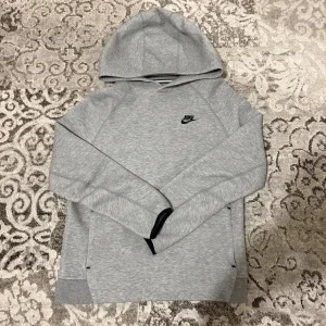 Nike tech tröja