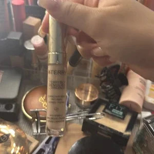 By Terry concealer i ljus nyans