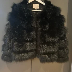 Fake fur coat i fint skick