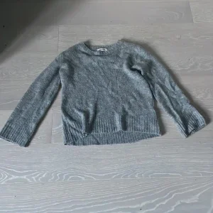 Grå stickad tröja från H&M