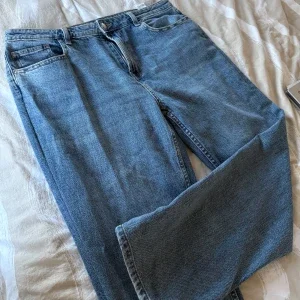 Mid waist straight jeans från Cubus