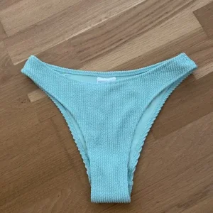 Mintgröna bikiniunderdelar från H&M