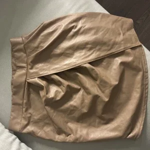 Läderkjol