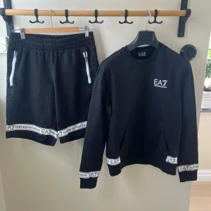 Svarta EA7 Emporio Armani shorts