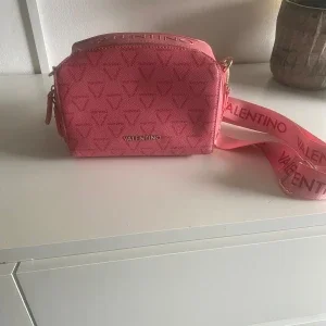 Valentino väska