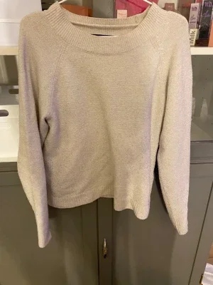 Beige stickad tröja från Vero Moda