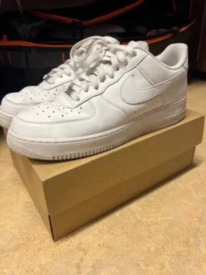 Nike Air Force 1 vita och svarta