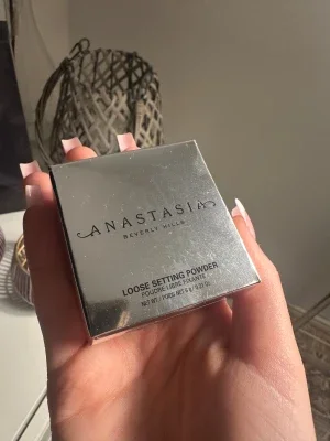 Anastasia Beverly Hills Loose Setting Powder