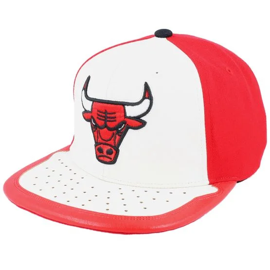 Mitchell & Ness - NBA White snapback Lippis - Chicago Bulls Day One White/Red Snapback @ Hatstore