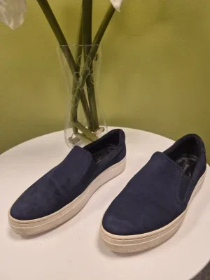 Vagabond mörkblåa slip-on suede loafers 37