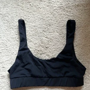 Svart bikinitopp
