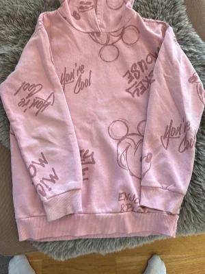 Rosa hoodie med Disney-tryck