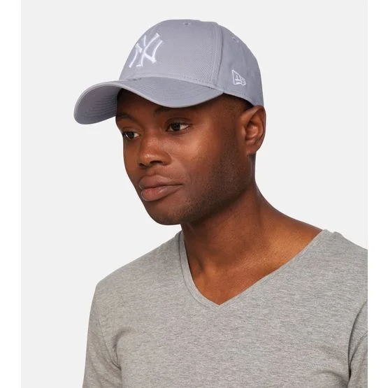 New Era - New York Yankees 9FORTY Basic Grey Adjustable Adjustable Grey Cap - MLB @ Hatstore