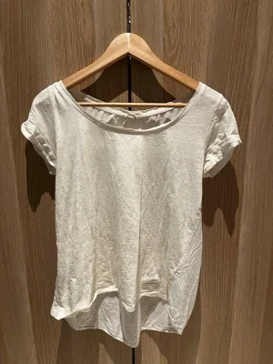 Vit t-shirt från Odd Molly