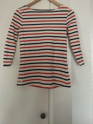 Randig långärmad topp från Petit Bateau