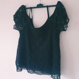 Svart spetsblus från Gina Tricot strl S