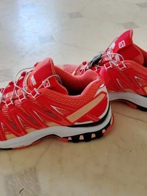 Röda Salomon XA Pro 3D V9 sneakers