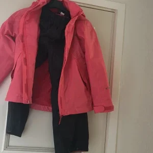 Rosa regnjacka från Didriksons