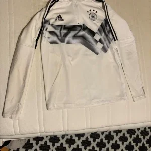 Vit långärmad Tyskland Adidas tröja