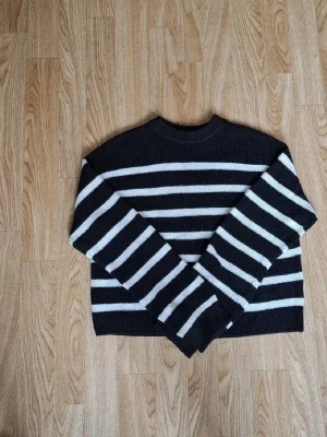 Svartvit randig stickad tröja H&M
