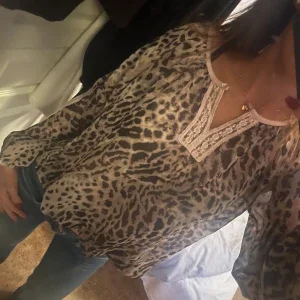 Leopard top