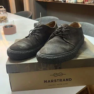 Bruna mockaskor från Marstrand