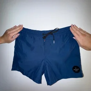 Blå Quiksilver badshorts med snörning
