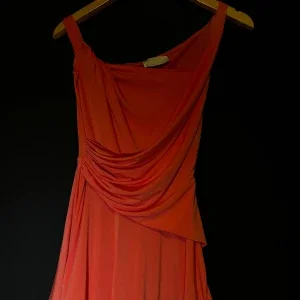 Orange/ rosa klänning med drapering