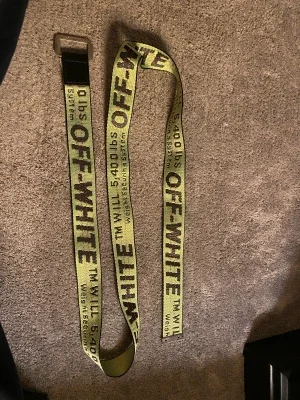 Off white bälte
