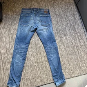 Blå Replay Anbass jeans, stl 31