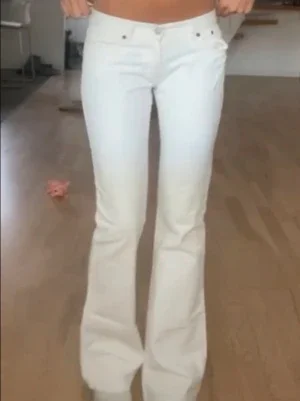 Vita lågmidjade jeans från Kookai