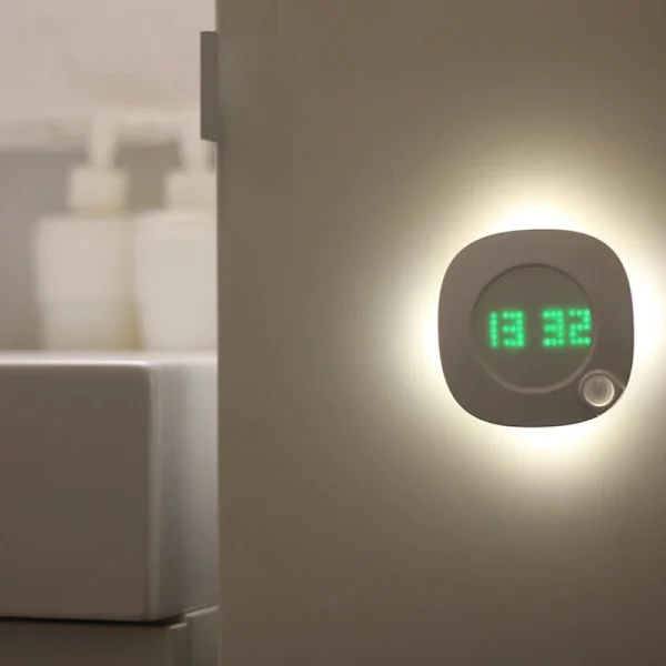 LED PIR -liiketunnistin seinävalaisin 360 astetta USB moderni muotoilu digitaalinen kello aika sisätiloihin keittiöön kylpyhuoneeseen työhuoneeseen 