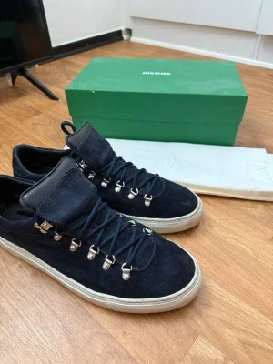 Svarta sneakers från Diemme i mocka