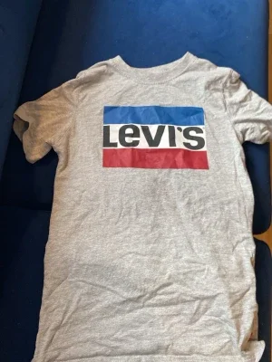 Levis t shirt