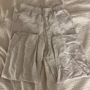 Beige linnebyxor från H&M