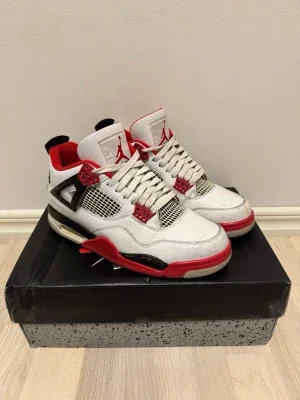 Air Jordan 4 Retro Fire Red sneakers 43