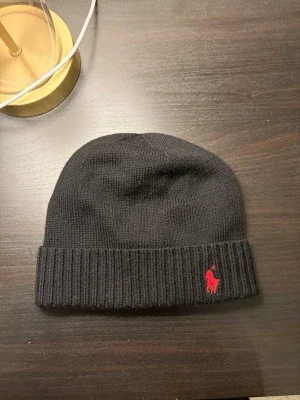 Svart mössa från Polo Ralph Lauren