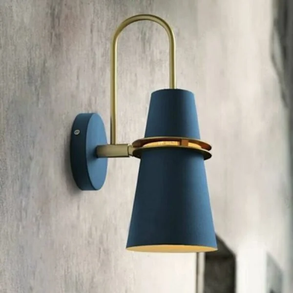 Moderna nordiska vägglampor med gyllene horn - Perfekt för sovrum, vardagsrum eller hall - Lägg till en elegant touch till inredningen.