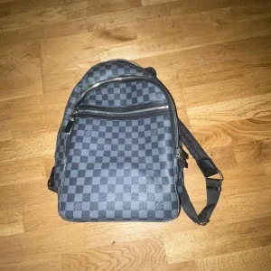 Louis Vuitton rutig ryggsäck i skinn