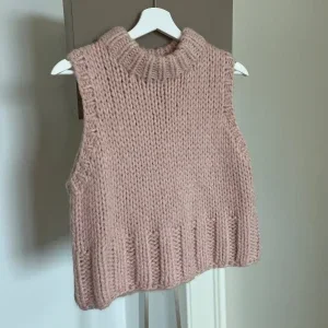 Stickad rosa väst från Zara