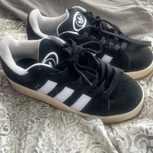 Adidas campus skor som jag använt typ 2 gånger.