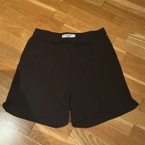 Svarta shorts från Object
