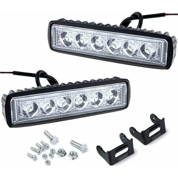 2 stk LED arbeidslys, 12V flomlys spotlight lang rekkevidde LED arbeidslys for motorsykkel bil lastebil traktor SUV båt (18W)