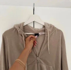 Beige velour hoodie från Gina tricot