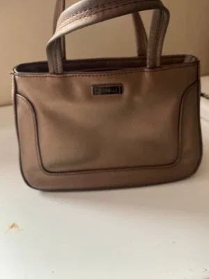 Brun handväska från Fiorelli