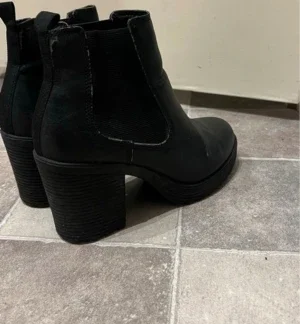 Svarta Chelsea boots med klack